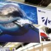 特集　宣伝しない広告〜ポスター内のサメがポスターを食い破り、告知情報を見せず 　日経デザイン　2015.10.1