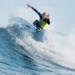 南アフリカでのサーフィン大会でサメに襲われたオーストラリアのプロサーファー、ミック・ファニング（Mick Fanning）さんが、今度はゴールドコーストの観光PRに一役買う
